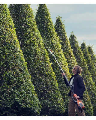Husqvarna 520iHT4 Pole Hedge Trimmer - 36V Battery Husqvarna 520iHT4 Pole Hedge Trimmer - 36V Battery