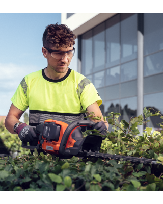 Husqvarna 522iHD75 30” Hedge Trimmer - 36V Battery Husqvarna 522iHD75 30” Hedge Trimmer - 36V Battery