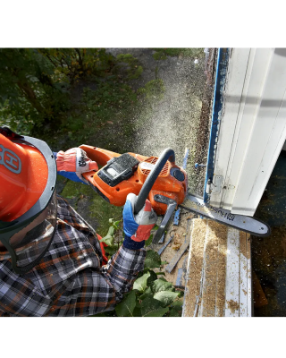 Husqvarna 535i XP® 10-14” Chainsaw - 36V Battery Husqvarna 535i XP® 10-14” Chainsaw - 36V Battery