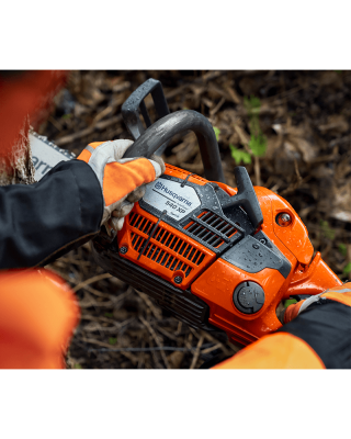 Husqvarna 540 XP® III 12-16” Chainsaw (39cc) Husqvarna 540 XP® III 12-16” Chainsaw (39cc)