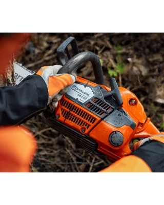 Husqvarna 540 XP® III 12-16” Chainsaw (39cc) Husqvarna 540 XP® III 12-16” Chainsaw (39cc)