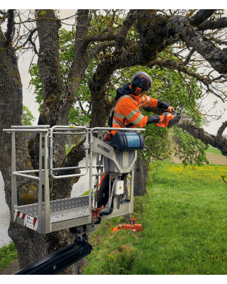 Husqvarna 540 XP® III 12-16” Chainsaw (39cc) Husqvarna 540 XP® III 12-16” Chainsaw (39cc)