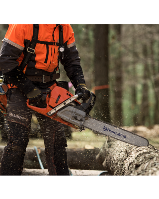 Husqvarna 572 XP® 15-28” Chainsaw (70.6cc) Husqvarna 572 XP® 15-28” Chainsaw (70.6cc)
