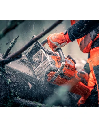 Husqvarna 592 XP® G 20-36” Chainsaw (92.7cc) Husqvarna 592 XP® G 20-36” Chainsaw (92.7cc)