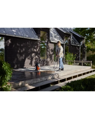 Husqvarna PW 130 Pressure Washer (95-130 Bar / 1378-1885 PSI) - 230V Husqvarna PW 130 Pressure Washer (95-130 Bar / 1378-1885 PSI) - 230V
