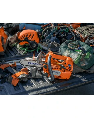 Husqvarna T525 10-12” Top Handle Chainsaw (27cc) Husqvarna T525 10-12” Top Handle Chainsaw (27cc)