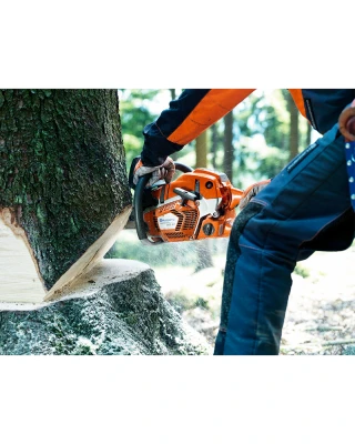 Husqvarna 562 XP® II 15-28” Chainsaw (59.8cc) Husqvarna 562 XP® II 15-28” Chainsaw (59.8cc)