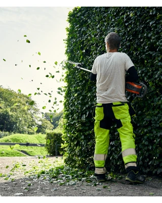 Husqvarna 525iHE4 Pole Hedge Trimmer - 36V Battery Husqvarna 525iHE4 Pole Hedge Trimmer - 36V Battery