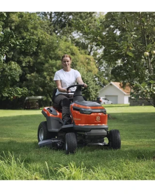 Husqvarna TS 100i Garden Tractor c/w 95cm deck Husqvarna TS 100i Garden Tractor c/w 95cm deck