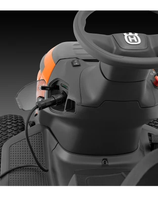Husqvarna TS 100i Garden Tractor c/w 95cm deck Husqvarna TS 100i Garden Tractor c/w 95cm deck