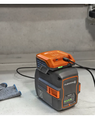 Husqvarna 40-USB150X 36V Battery Charger (150W) Husqvarna 40-USB150X 36V Battery Charger (150W)