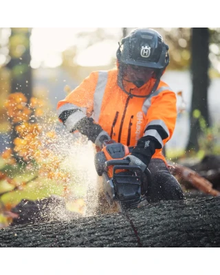 Husqvarna 550i XP® 15-18” Chainsaw - 36V Battery Husqvarna 550i XP® 15-18” Chainsaw - 36V Battery