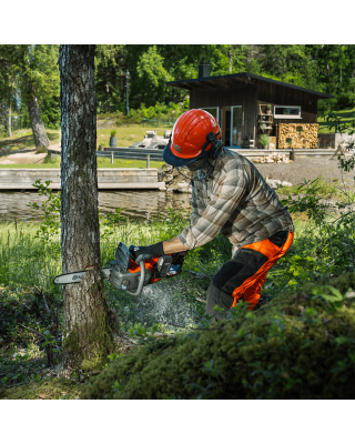 Husqvarna 242i 16" Chainsaw - 36V Battery Husqvarna 242i 16" Chainsaw - 36V Battery