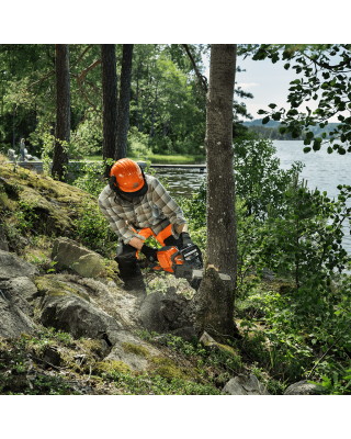 Husqvarna 242i 16" Chainsaw - 36V Battery Husqvarna 242i 16" Chainsaw - 36V Battery