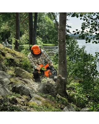 Husqvarna 242i 16" Chainsaw - 36V Battery Husqvarna 242i 16" Chainsaw - 36V Battery