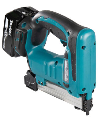 Makita DST221Z 18V Stapler Makita DST221Z 18V Stapler